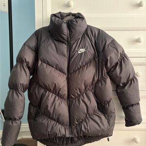 Nike Women's Black therma loose puffer